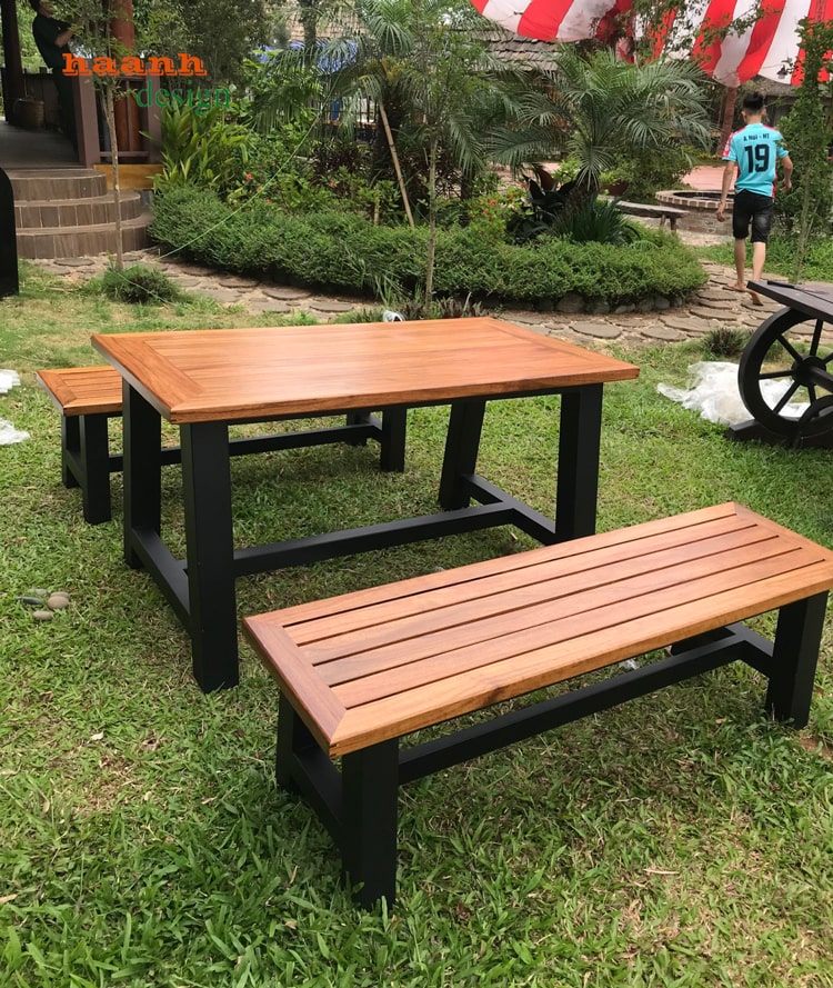 Bàn ghế chân sắt mặt gỗ Teak sân vườn TNG 004