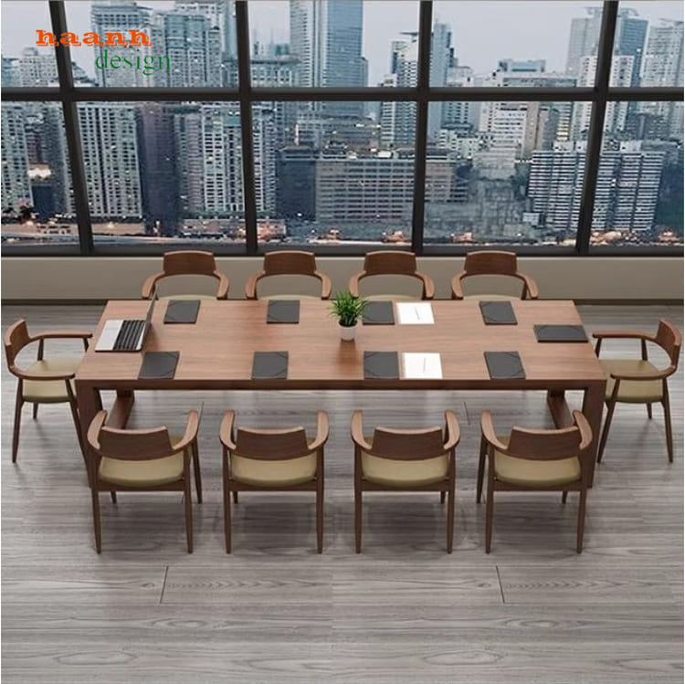 Không gian hội trường với bàn ghế hội nghị hiện đại