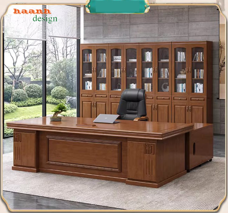 bàn lãnh đạo gỗ sồi trong văn phòng