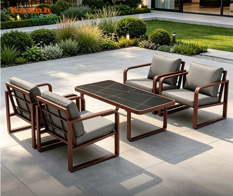SST 010 - phương án bốn ghế đơn và bàn Bốn ghế đơn sofa sắt ngoài trời SST 010 cùng bàn trung tâm