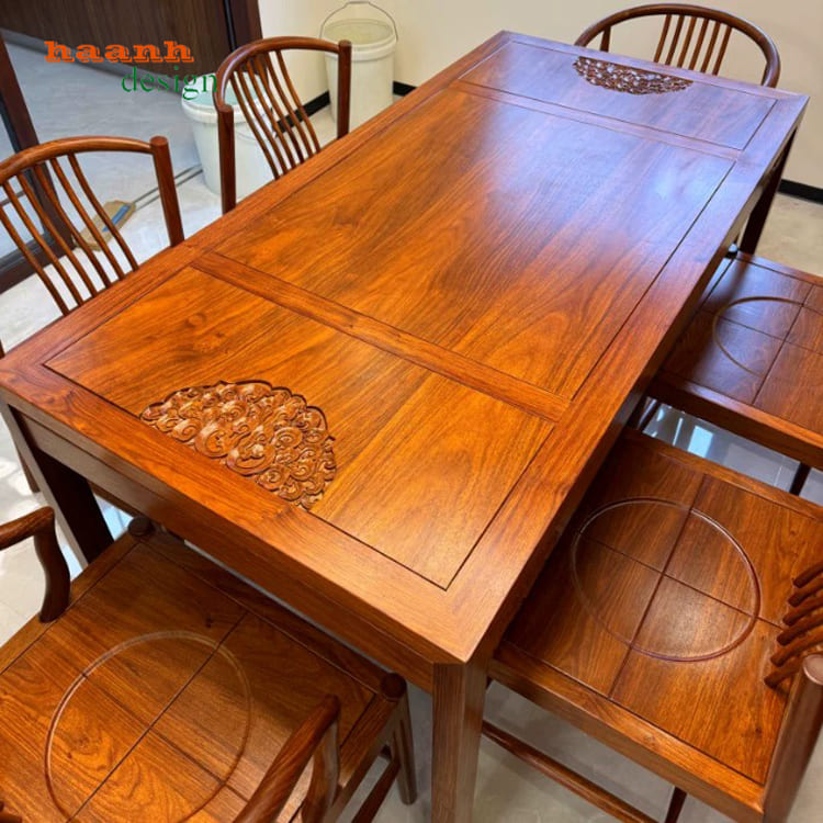 Chi tiết mặt bàn ghế ăn gỗ gụ phong cách giả cổ Chi tiết mặt bàn ghế ăn gỗ gụ phong cách giả cổ