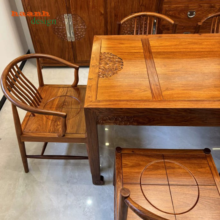 Chi tiết ghế và góc mặt bàn gỗ gụ giả cổ Chi tiết ghế và góc mặt bàn gỗ gụ giả cổ