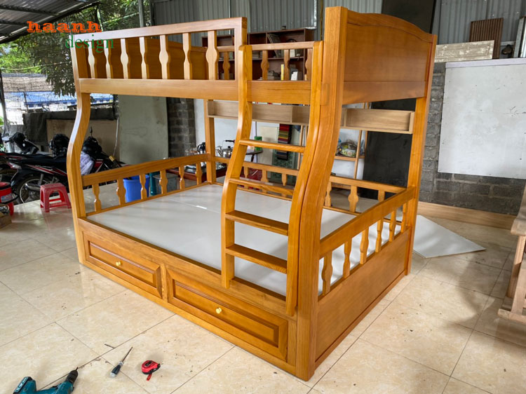 Giường tầng trẻ em gỗ sồi tự nhiên hoàn thành cho khách hàng.
