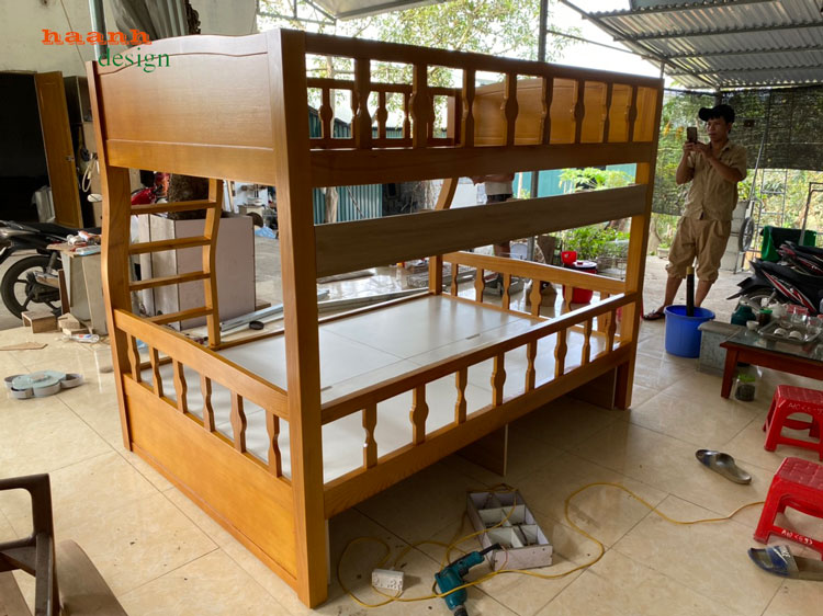 Giường tầng trẻ em gỗ sồi tự nhiên hoàn thành cho khách hàng.